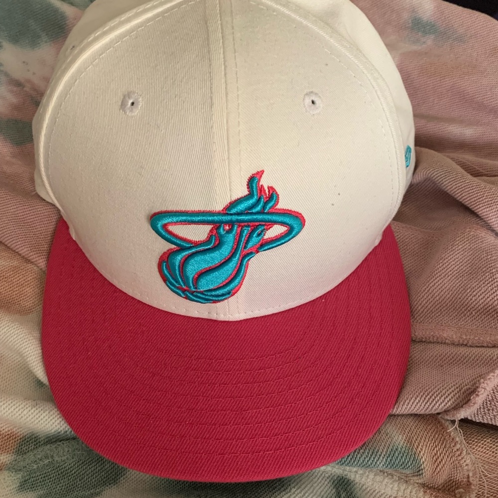 New era Miami heat SnapBack - like new never worn